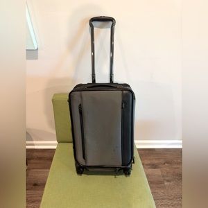 Tumi Arrive Inter. 4-wheel carry-on luggage with USB charging capabilities.